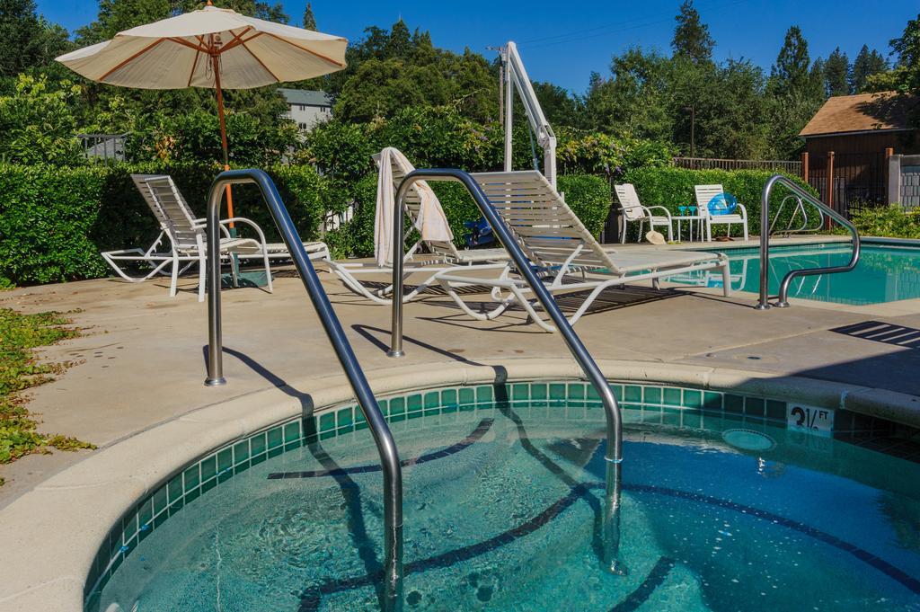 Grass Valley Courtyard Suites エクステリア 写真