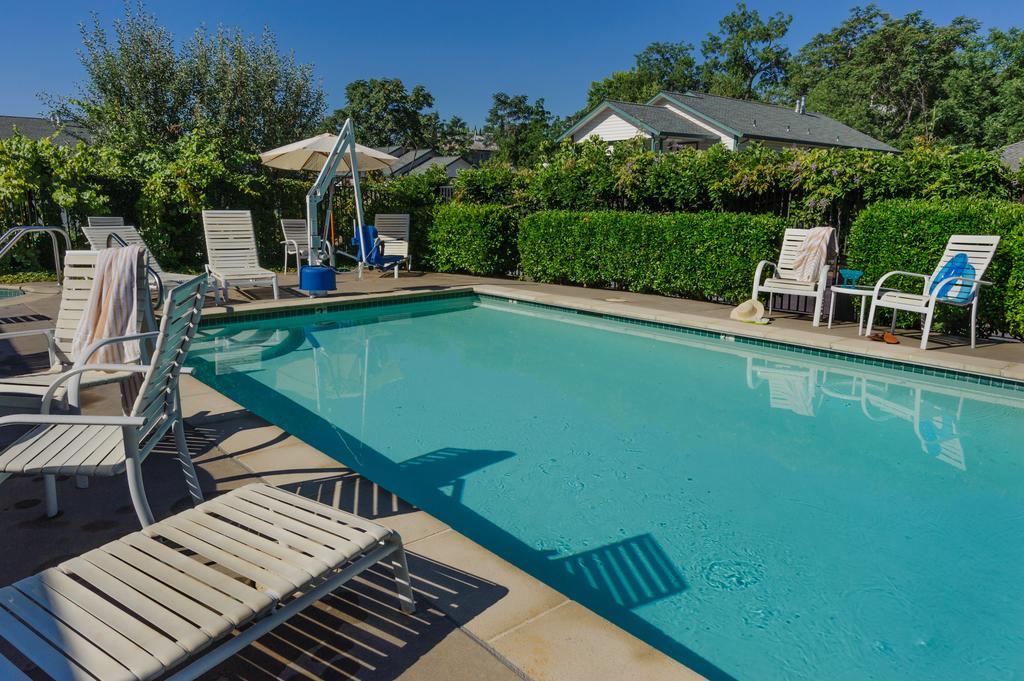 Grass Valley Courtyard Suites エクステリア 写真