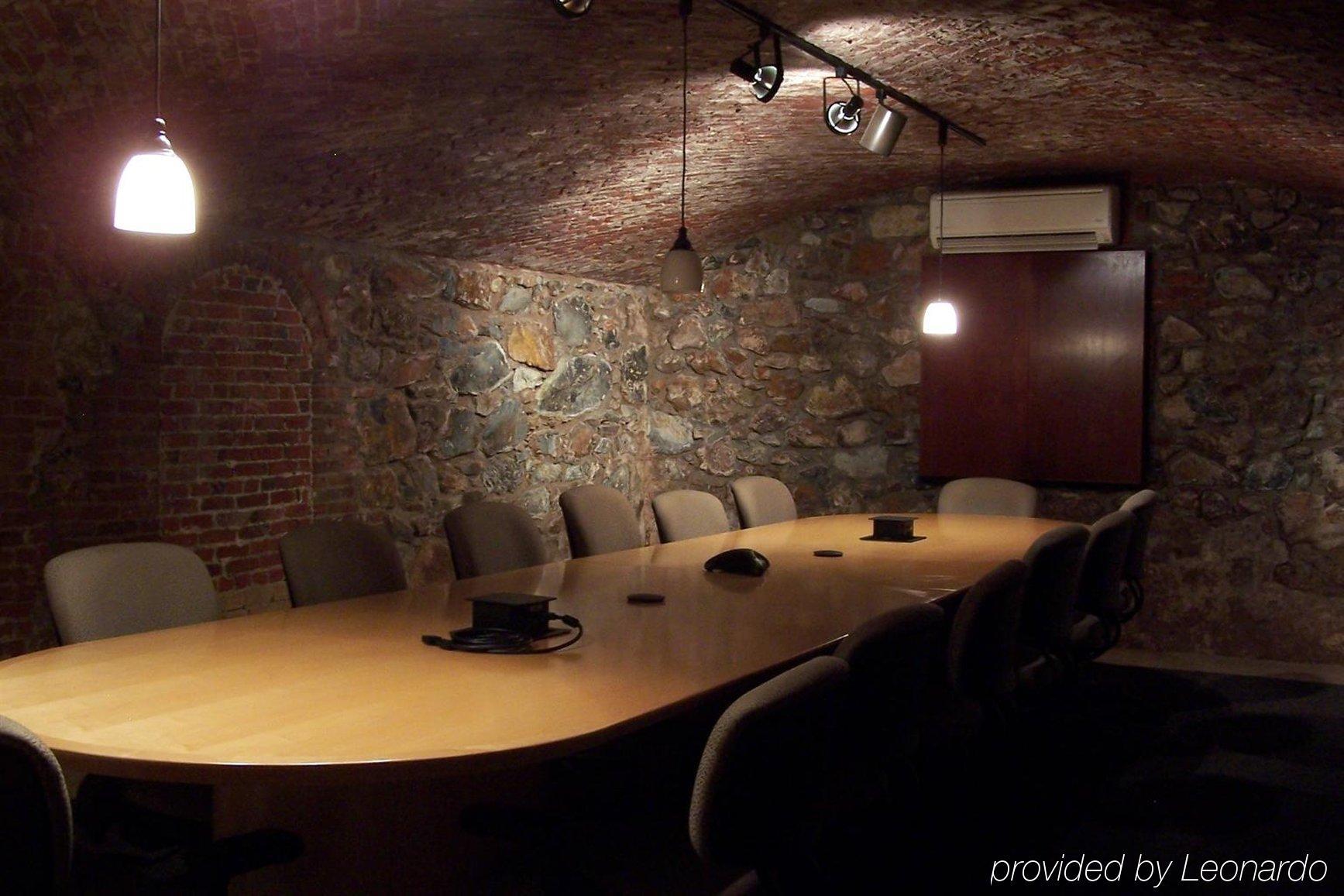 Grass Valley Courtyard Suites 設備 写真