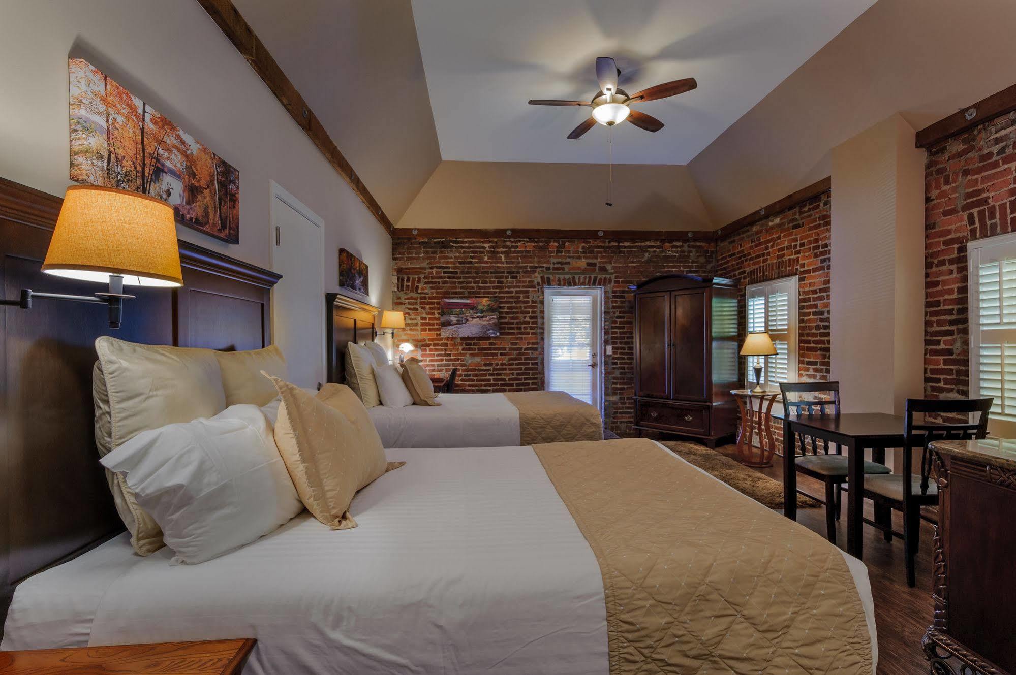 Grass Valley Courtyard Suites エクステリア 写真