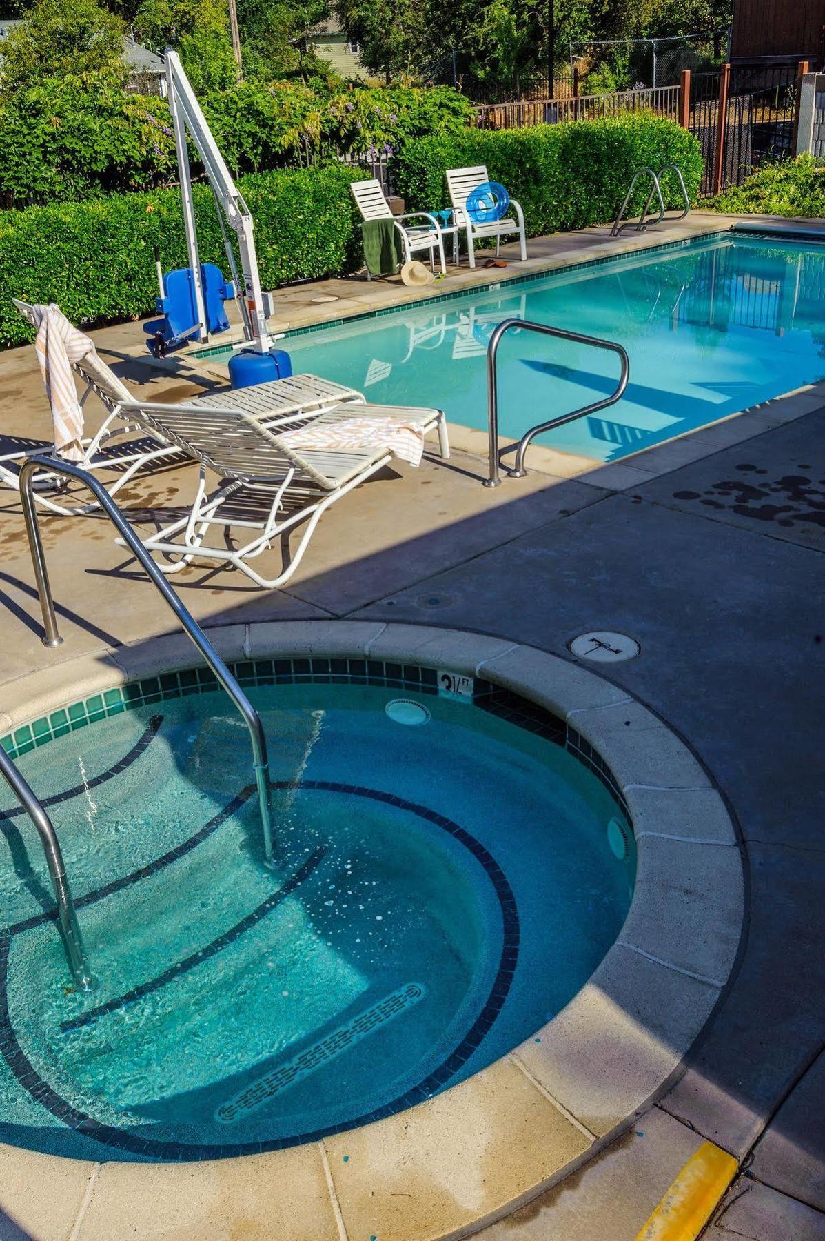 Grass Valley Courtyard Suites エクステリア 写真